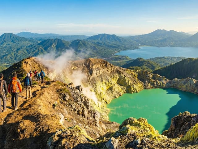 Kráter sopky Mahawu na severním Sulawesi